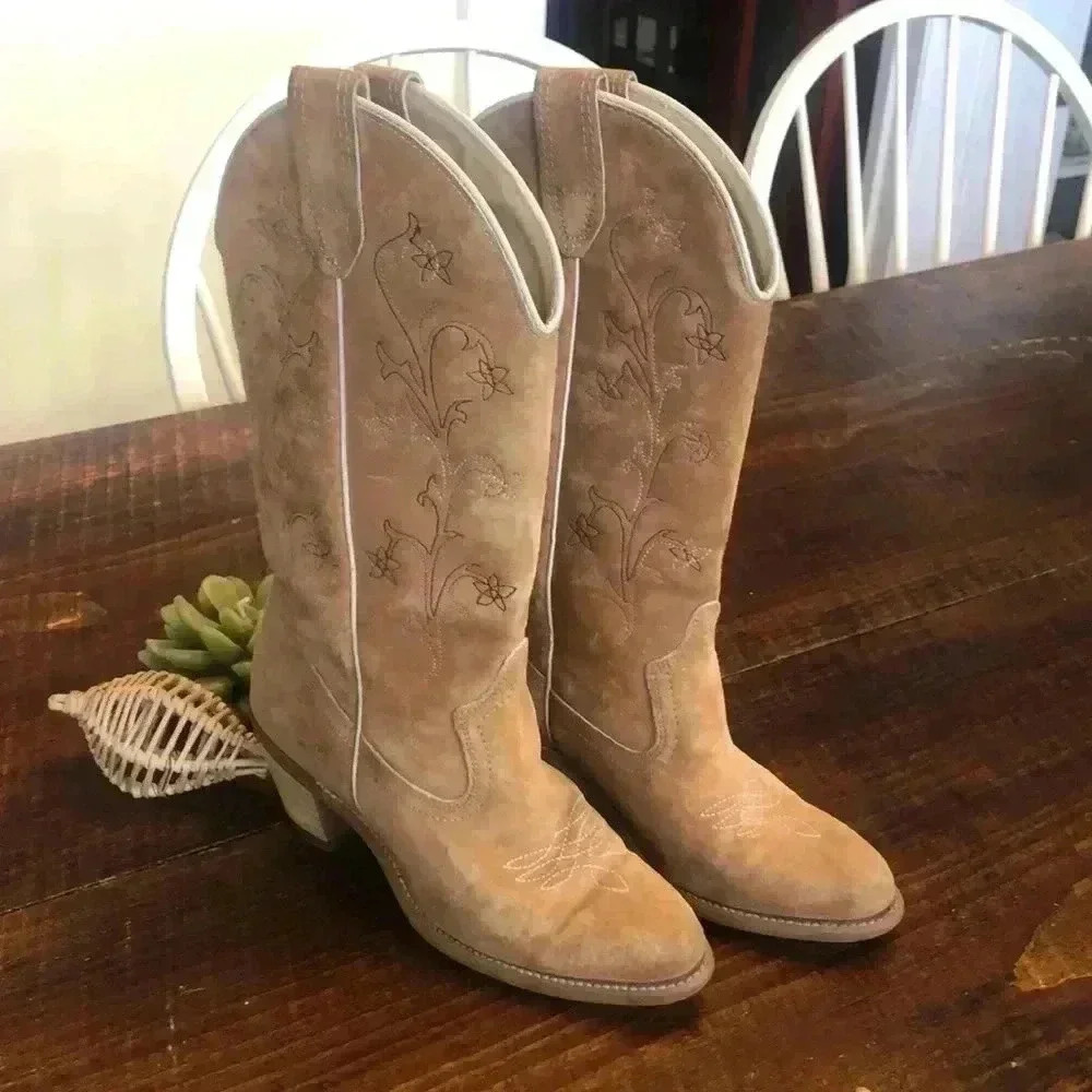 Wolverine | Vintage Embroidered Tan Leather Western Boots